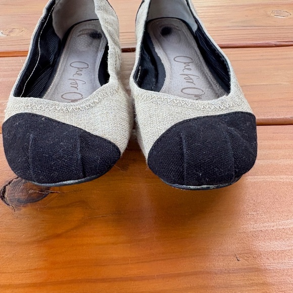 Toms Burlap and Canvas Ballet Flats, Black and Tan Size 8.5 - Picture 2 of 9